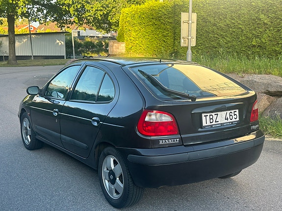 Renault Megane 3 of 6
