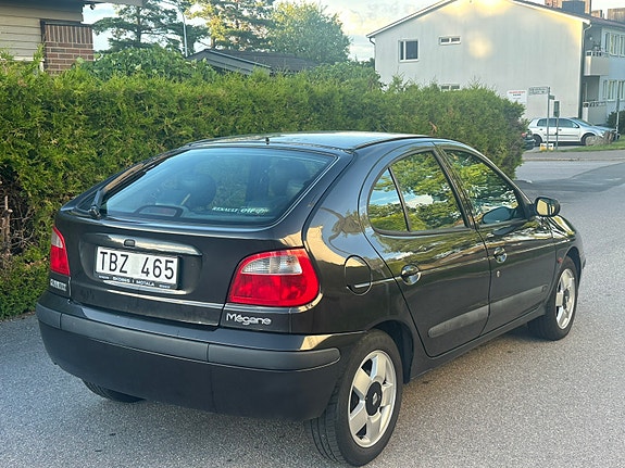 Renault Megane 2 of 6