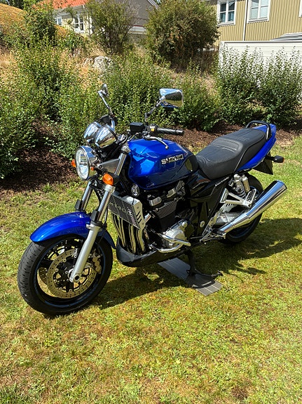 Suzuki GSX1400 2 of 3