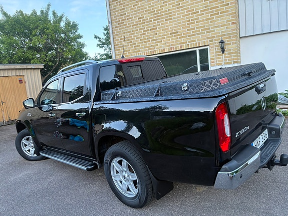 Mercedes-Benz X350 d 2 of 5