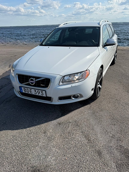 Volvo V70 4 of 5