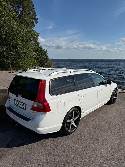 Volvo V70 3 of 5