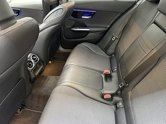 Mercedes-Benz C300 9 of 18
