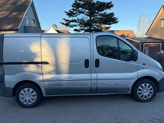 Opel Vivaro 2 of 5