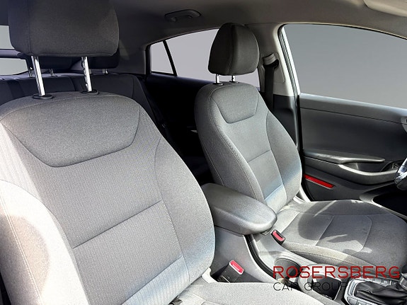 Hyundai IONIQ 7 of 9