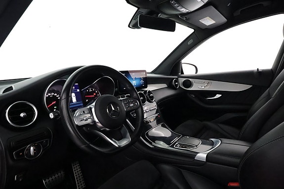 Mercedes-Benz GLC300 e 12 of 28