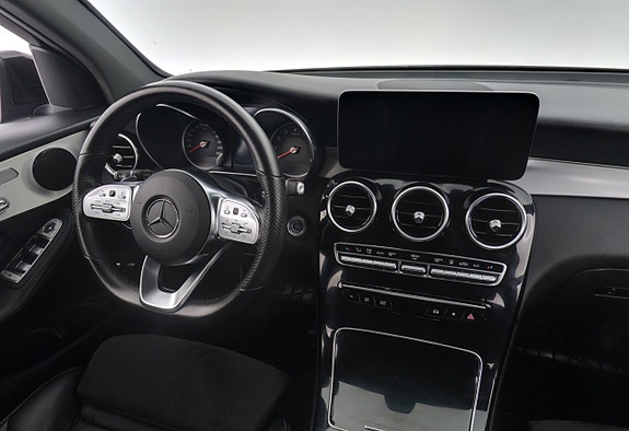 Mercedes-Benz GLC300 e 14 of 28