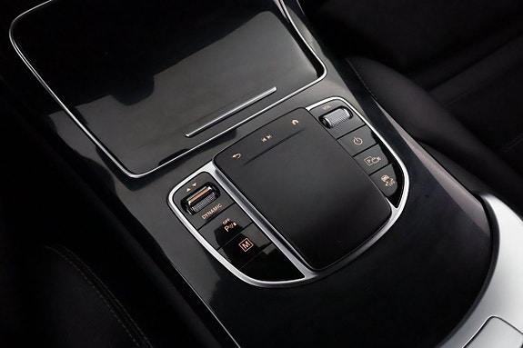 Mercedes-Benz GLC300 e 24 of 28