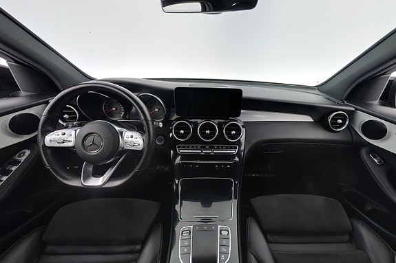 Mercedes-Benz GLC300 e 13 of 28