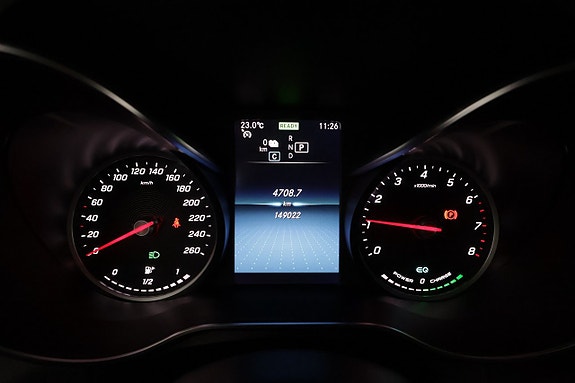 Mercedes-Benz GLC300 e 16 of 28