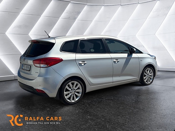 Kia Carens 7 of 18
