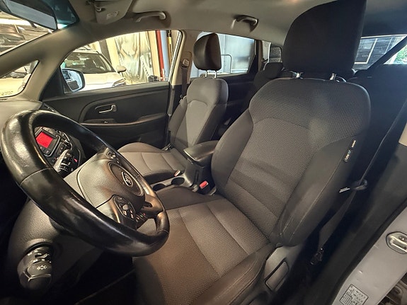 Kia Carens 14 of 18