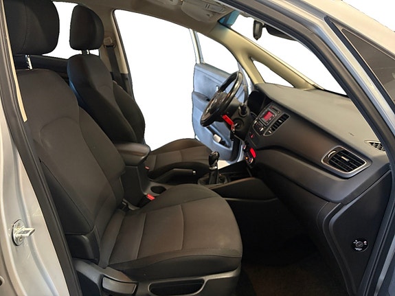 Kia Carens 16 of 18