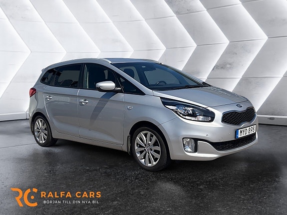 Kia Carens 5 of 18
