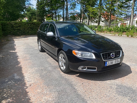 Volvo V70 3 of 4
