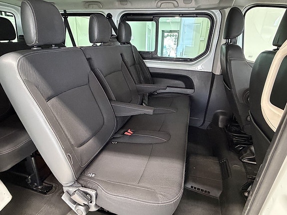 Renault Trafic 12 of 28