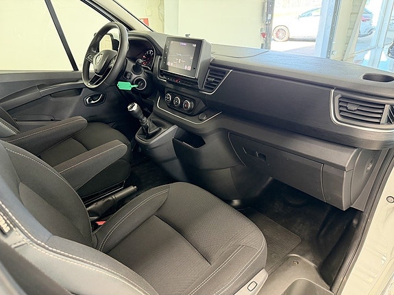 Renault Trafic 10 of 28