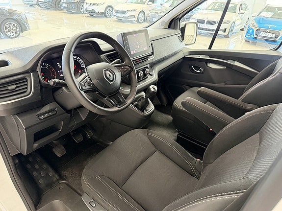 Renault Trafic 9 of 28