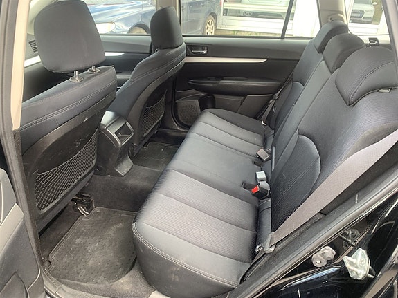 Subaru Legacy 6 of 8