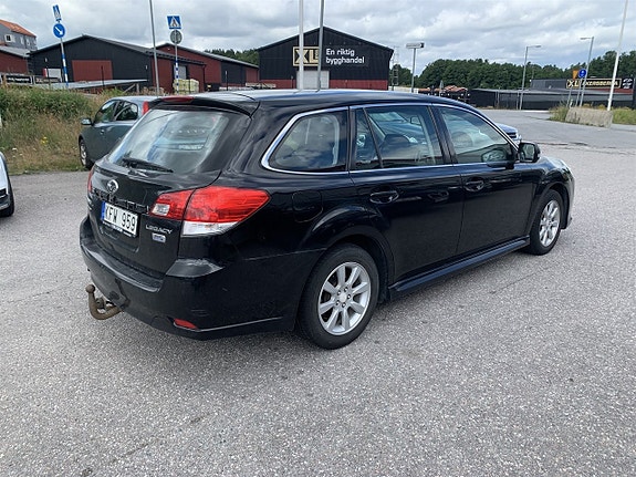 Subaru Legacy 3 of 5