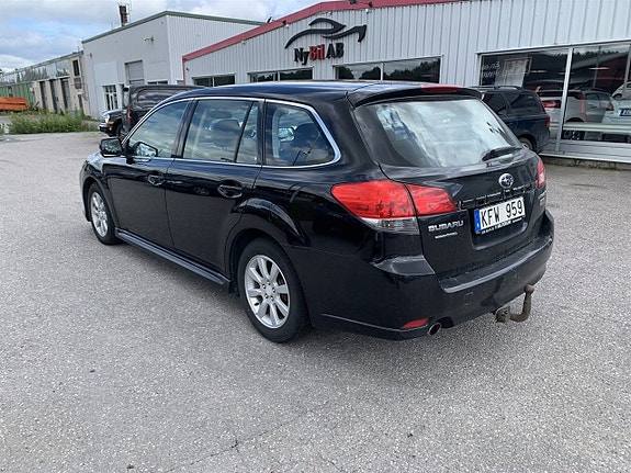 Subaru Legacy 2 of 5