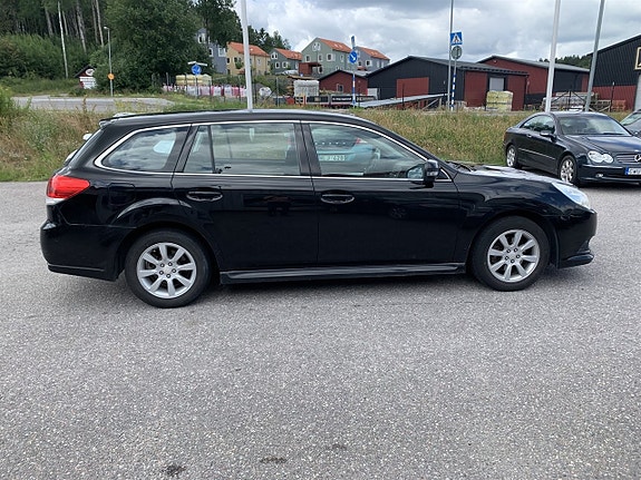 Subaru Legacy 4 of 5