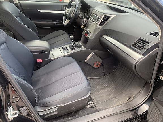 Subaru Legacy 5 of 5