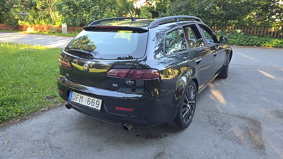 Alfa Romeo 159 3 of 21