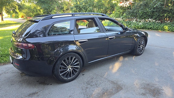 Alfa Romeo 159 2 of 21