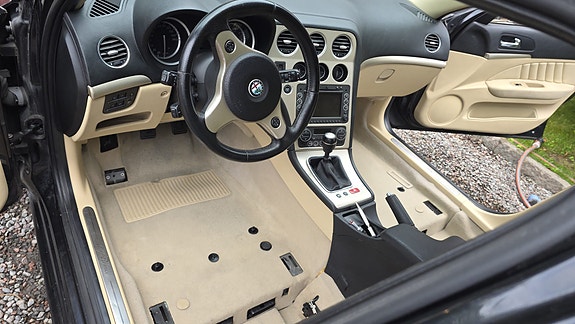 Alfa Romeo 159 13 of 21