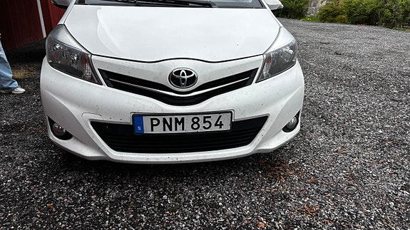 Toyota Yaris 3 of 5