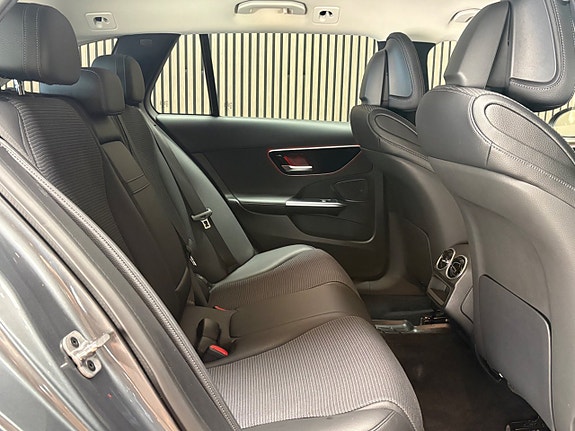 Mercedes-Benz C300 e 17 of 21