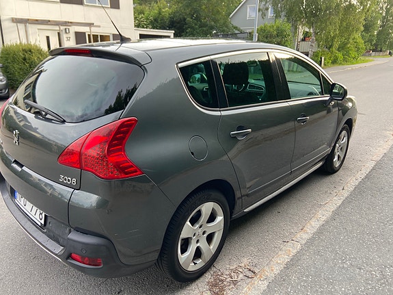 Peugeot 3008 2 of 5
