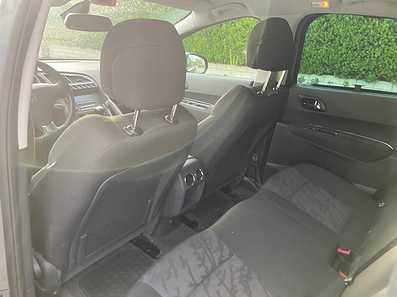 Peugeot 3008 4 of 5