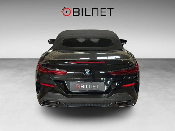 BMW M850i 4 of 5