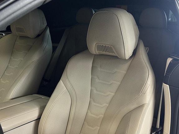 BMW M850i 26 of 28
