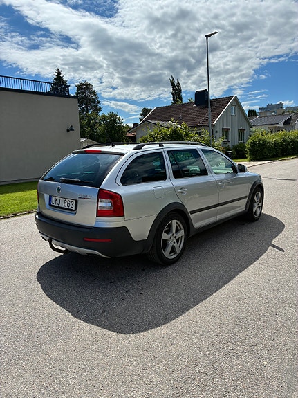 Skoda Octavia Scout 4 of 6