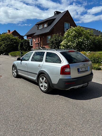 Skoda Octavia Scout 3 of 6