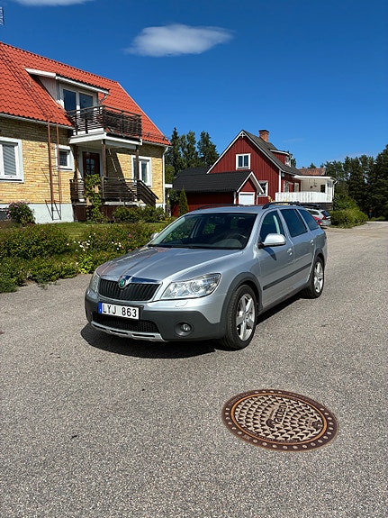 Skoda Octavia Scout 2 of 6