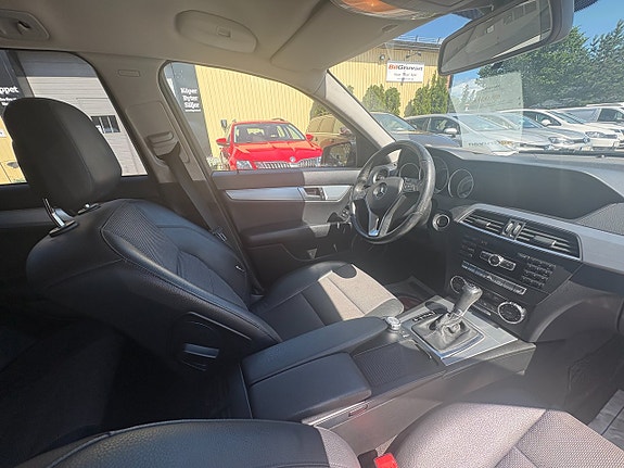 Mercedes-Benz C220 7 of 7