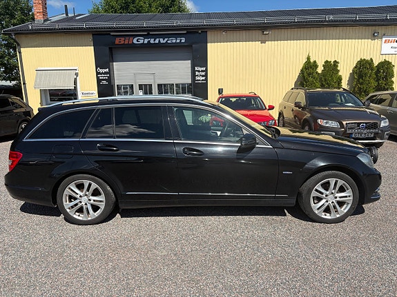 Mercedes-Benz C220 2 of 5