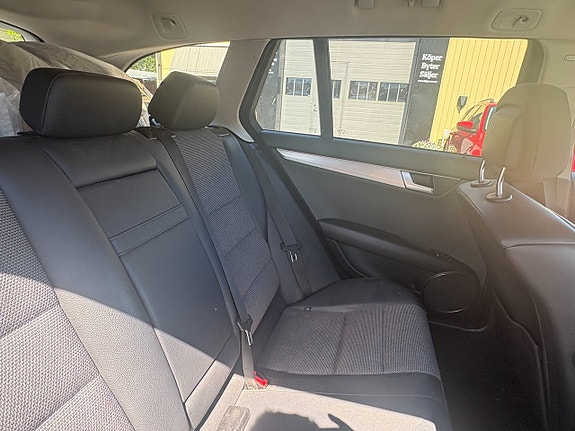 Mercedes-Benz C220 6 of 7