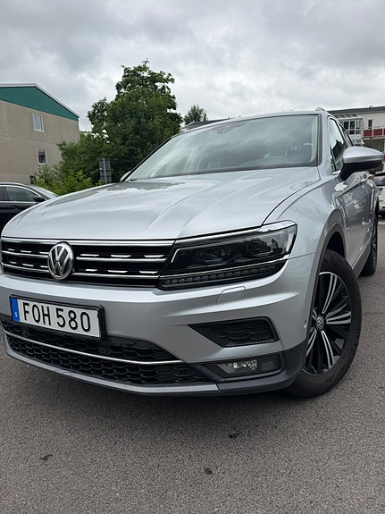 Volkswagen Tiguan 3 of 12