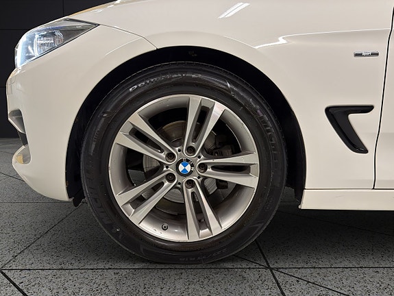 BMW 320d 13 of 30