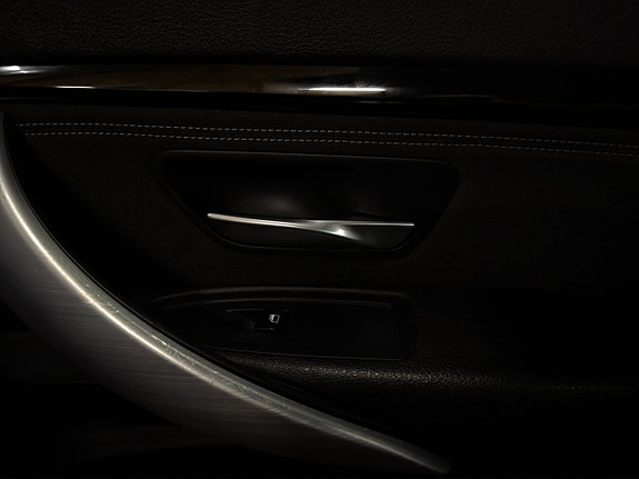 BMW 320d 28 of 30