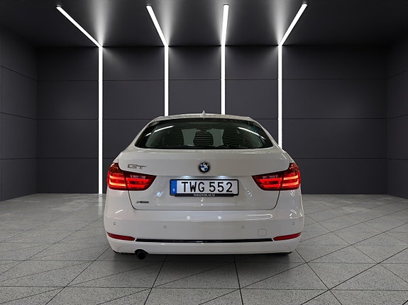 BMW 320d 4 of 5