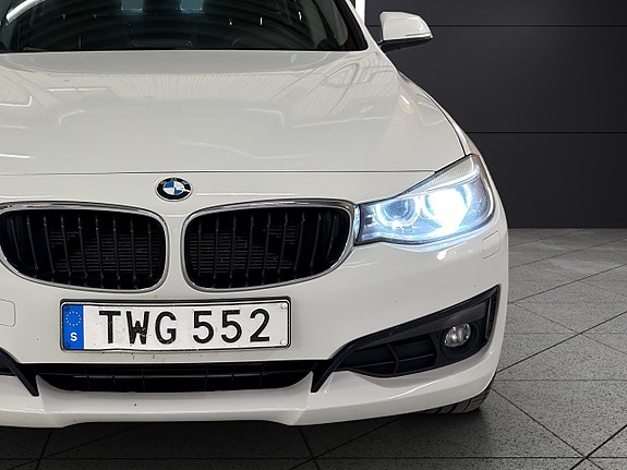 BMW 320d 9 of 30
