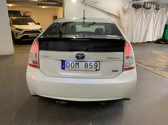 Toyota Prius 6 of 21