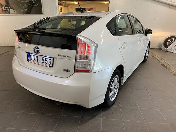 Toyota Prius 5 of 5