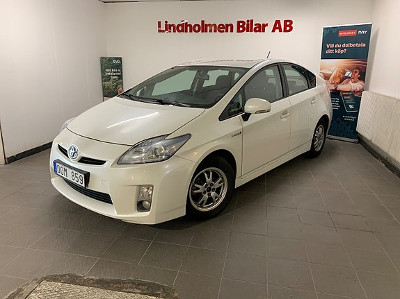 Toyota Prius 2 of 5